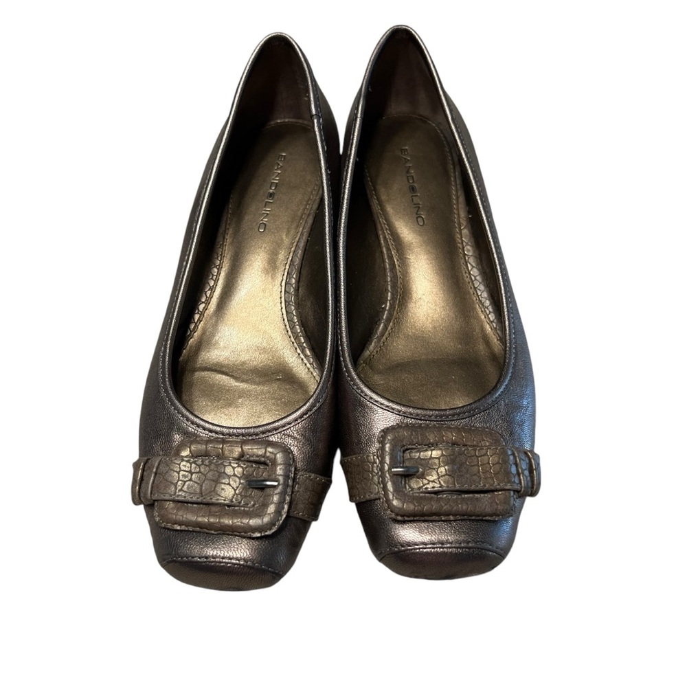 Bandolino Crome Antique Gold Leather Buckle Detail Closed Toe Flats Size 7 - Picture 10 of 12